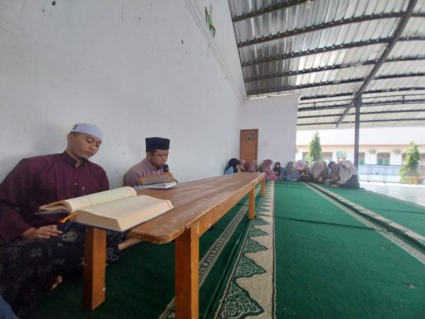 Semaan Al-Qur’an Pegawai Yayasan Zaenuddin